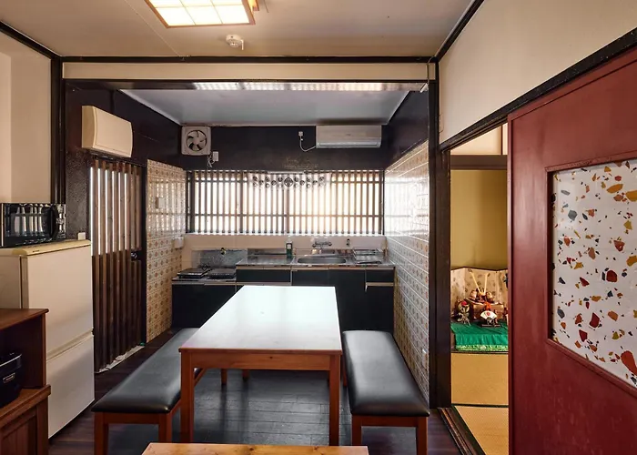 Villa Hakone Kabuto 古民家旅館 150平米 バス停迄一分 準天然温泉 最大12名
